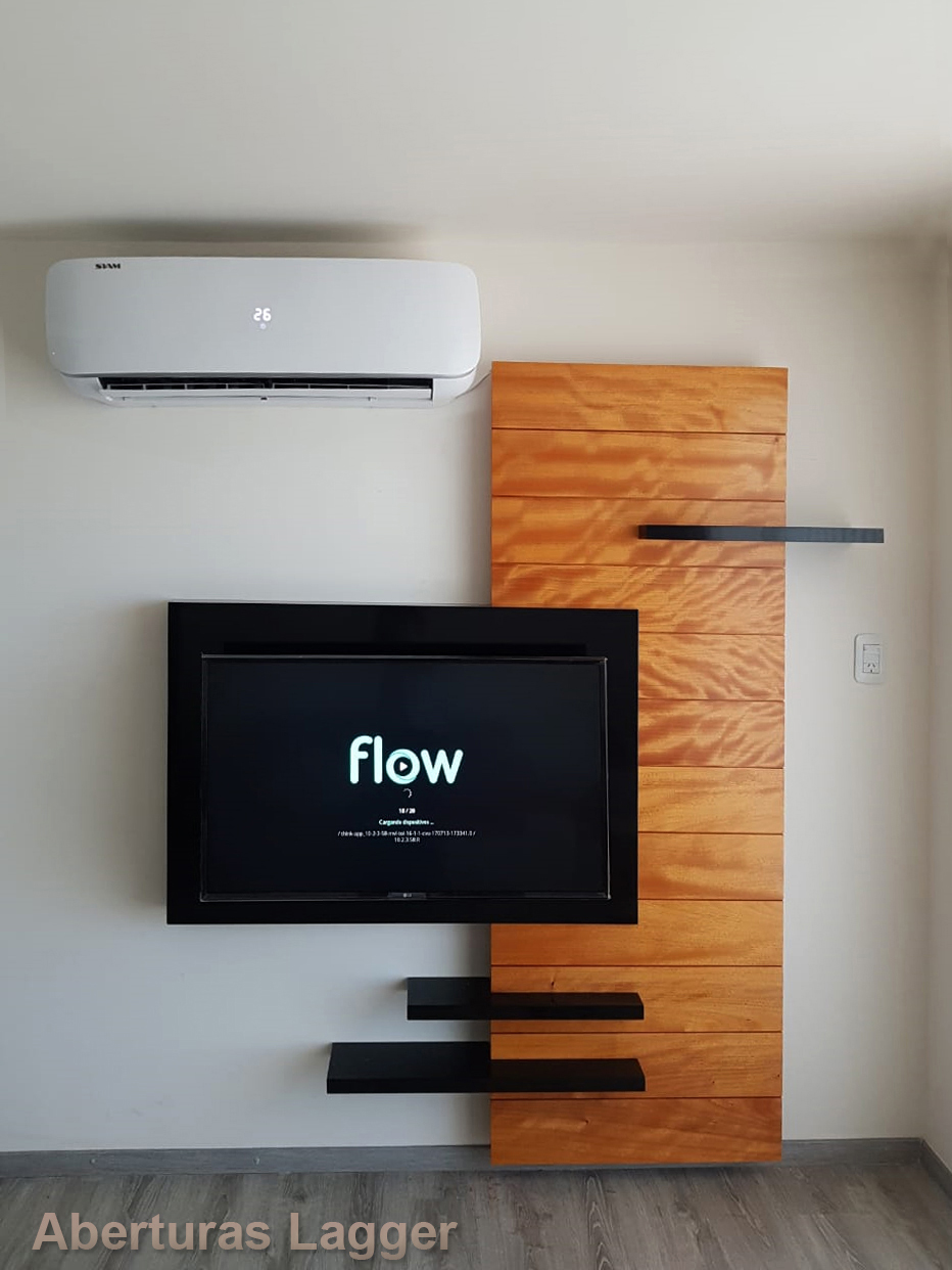 Aberturas Lagger - Entablonado de madera con estantes para TV